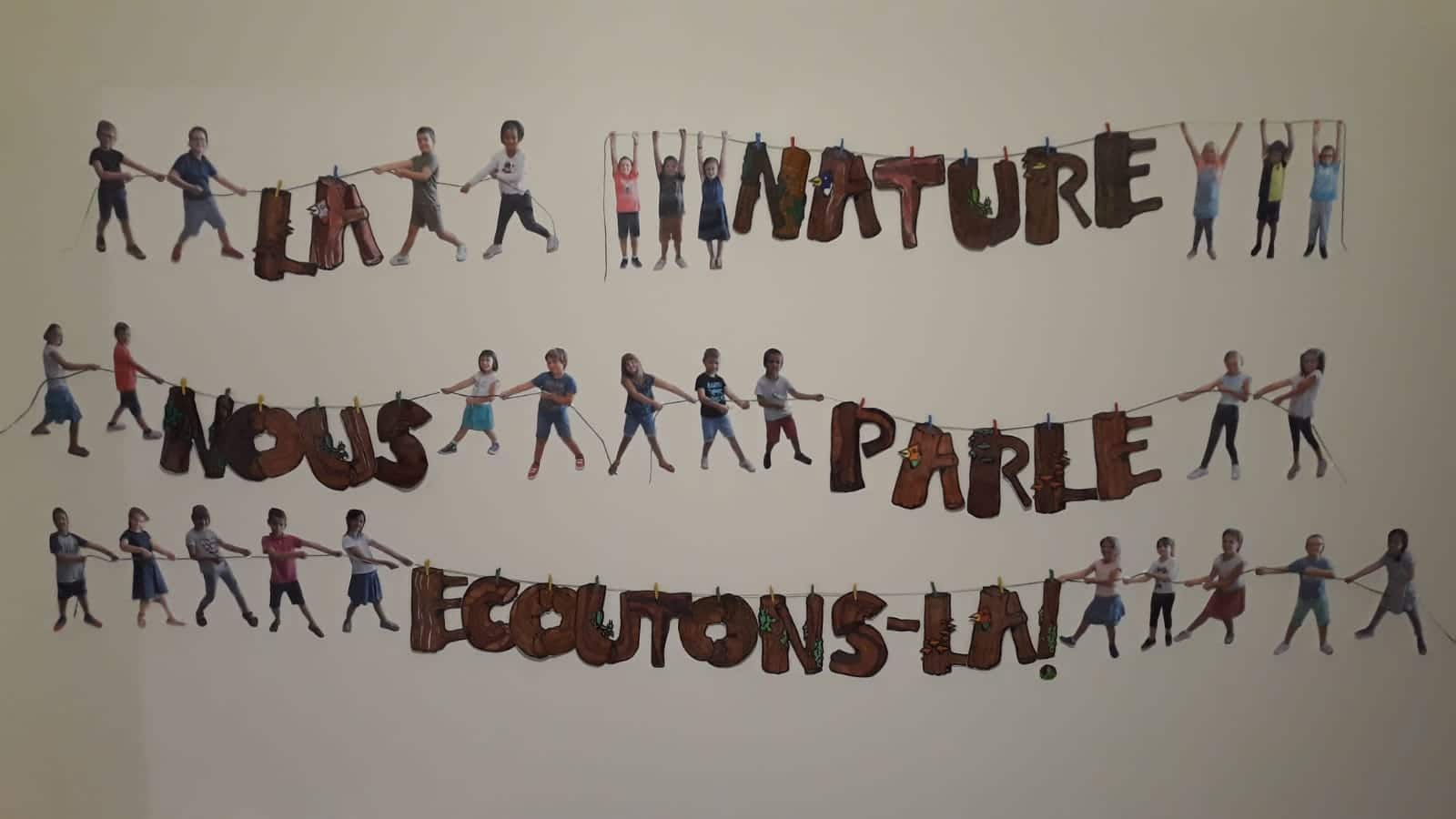 You are currently viewing Les Ce2 portent notre projet d’école à bout de bras à travers une activité artistique pleine d’humour .